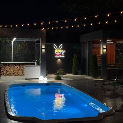 Бассейн с подогревом на базе отдыха Happy Rabbit
